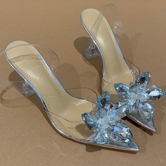 Clear pointed-toe heels with Transparent Crystal flower Embellishment - Picture 2 of 5